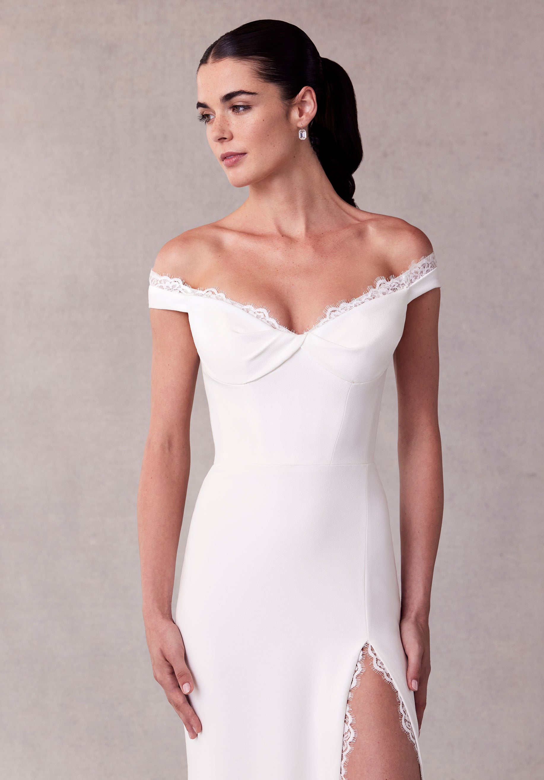 morilee-scottie-brautkleid-sheath-crepe-mit-off-shoulder image 2