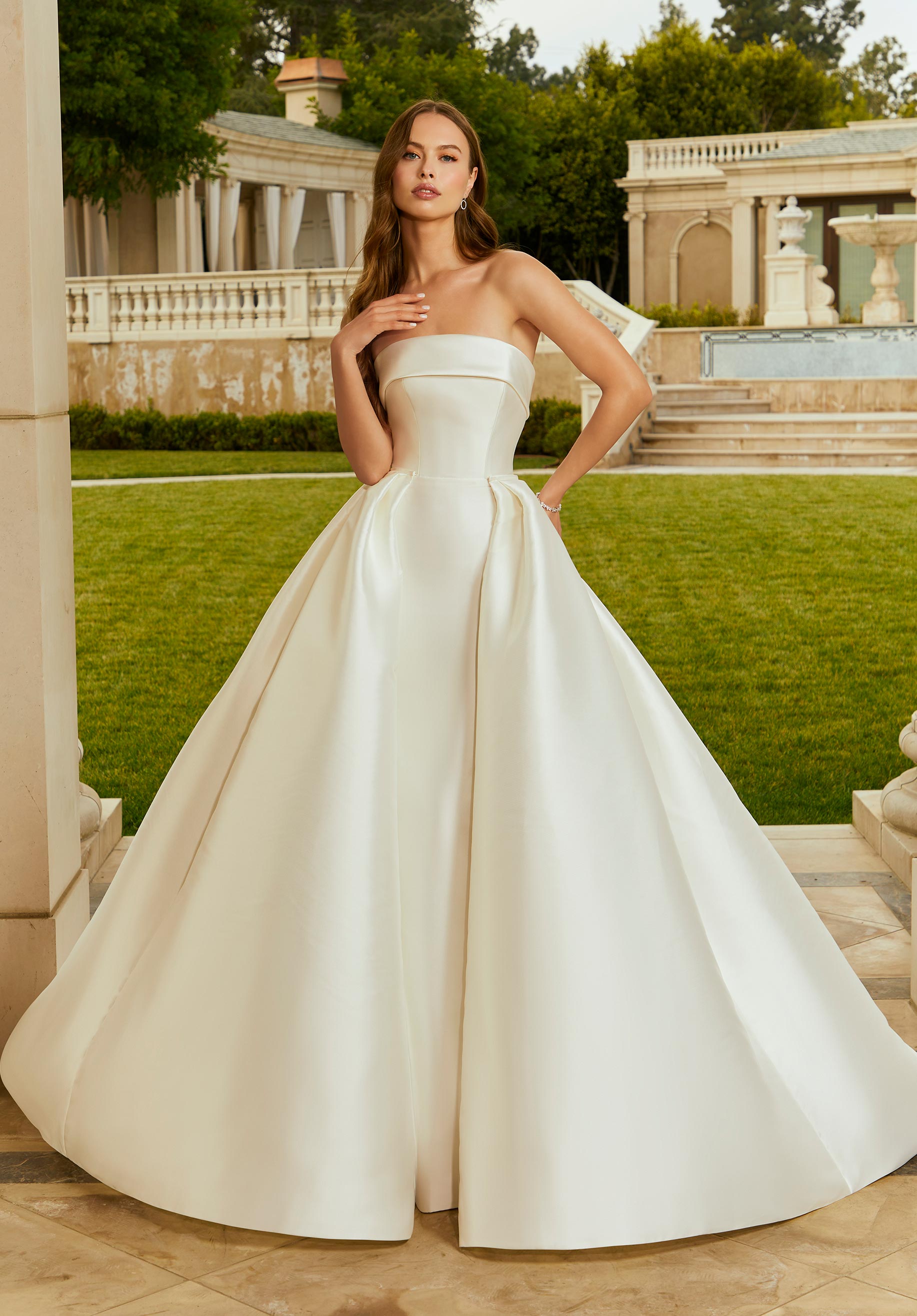 morilee-larissa-satin-berrock-mit-kn-pfen-braut-overskirt image 1