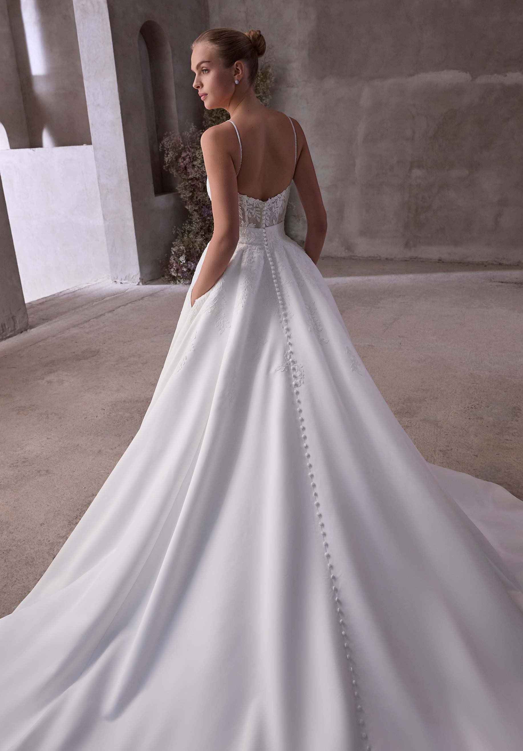 morilee-angeline-brautkleid-ballkleid-mit-blumen-und-taschen image 6