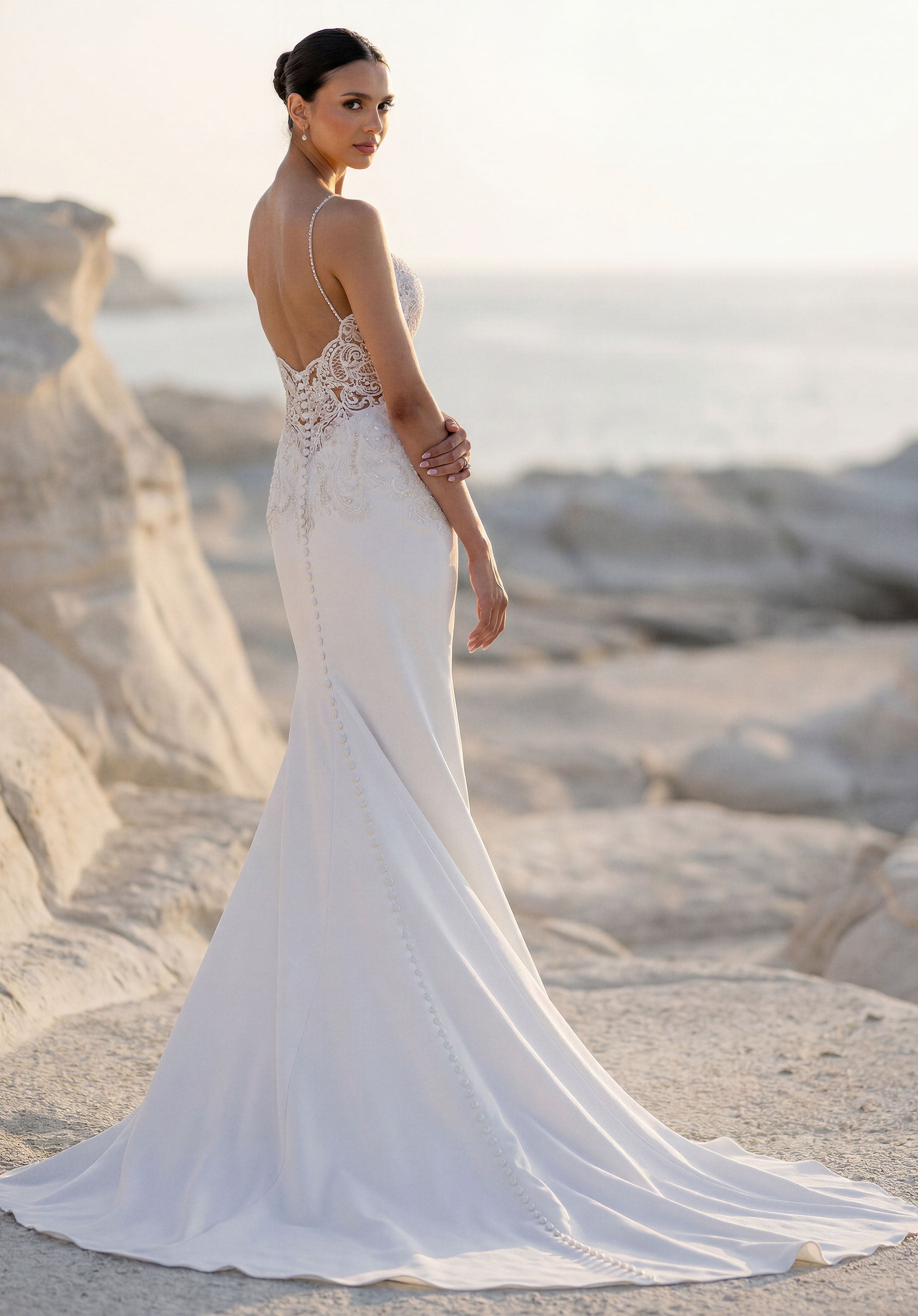 morilee-trin-brautkleid-fit-and-flare-v-ausschnitt-stretch-crepe-satin-niedriger image 3