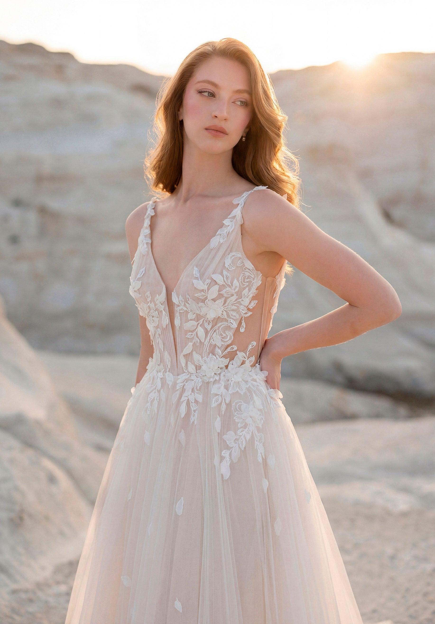 morilee-tulip-t-ll-a-linie-brautkleid-mit-blatt-applikation image 2