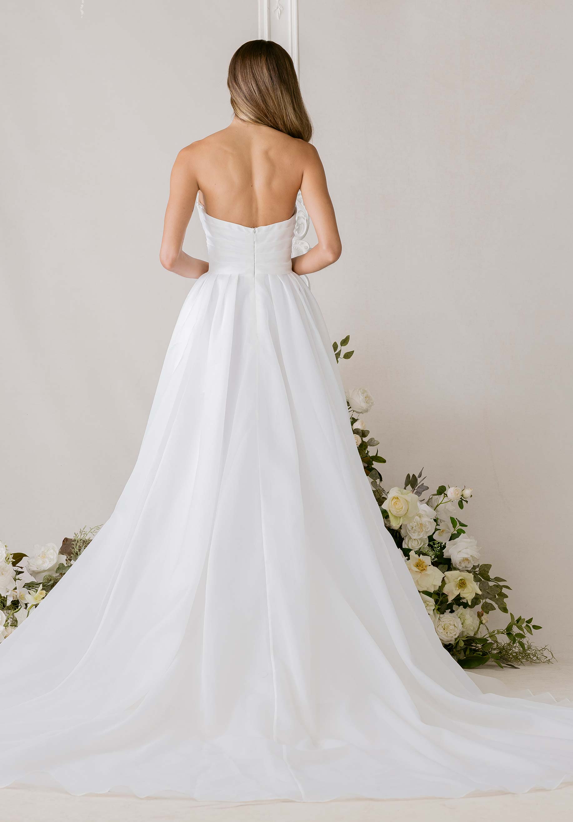 morilee-elssler-brautkleid-a-linie-mit-drapiertem-cat-eye-und-ballon-rmeln image 4