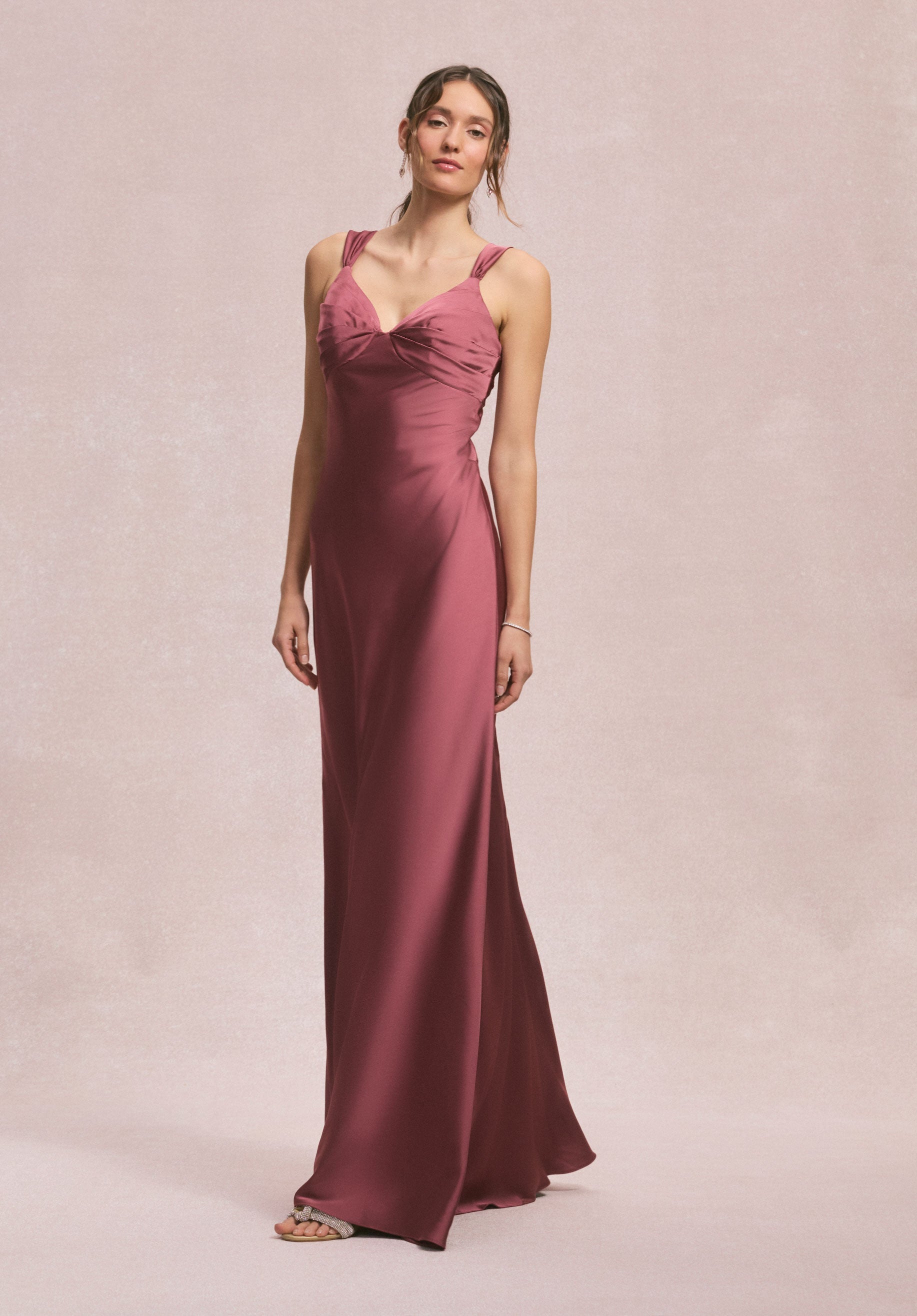 morilee-brautjungfernkleid-drapiertes-empire-v-neck-aus-luxe-satin image 7