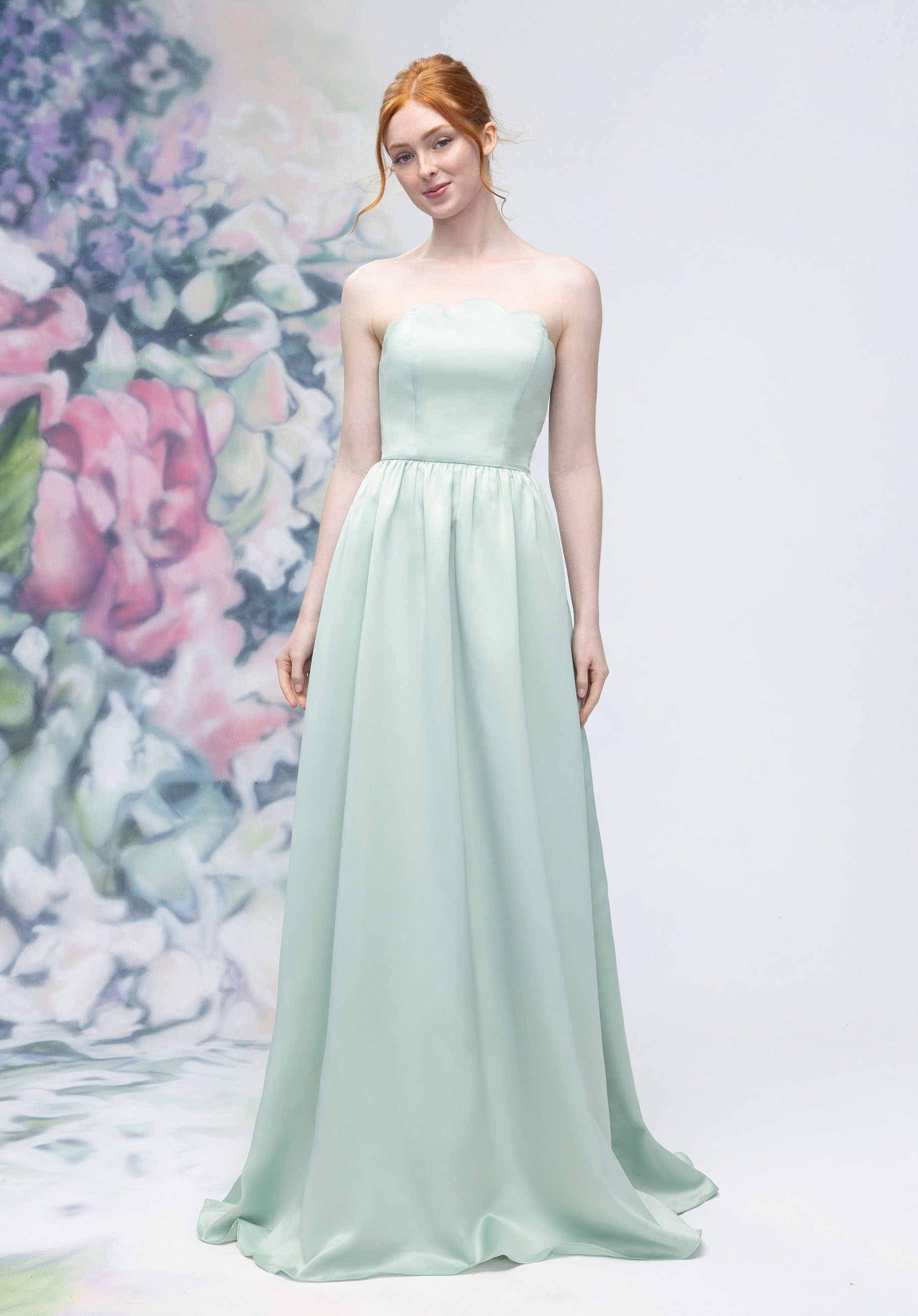 morilee-scallop-strapless-satin-a-linie-brautjungfernkleid image 1