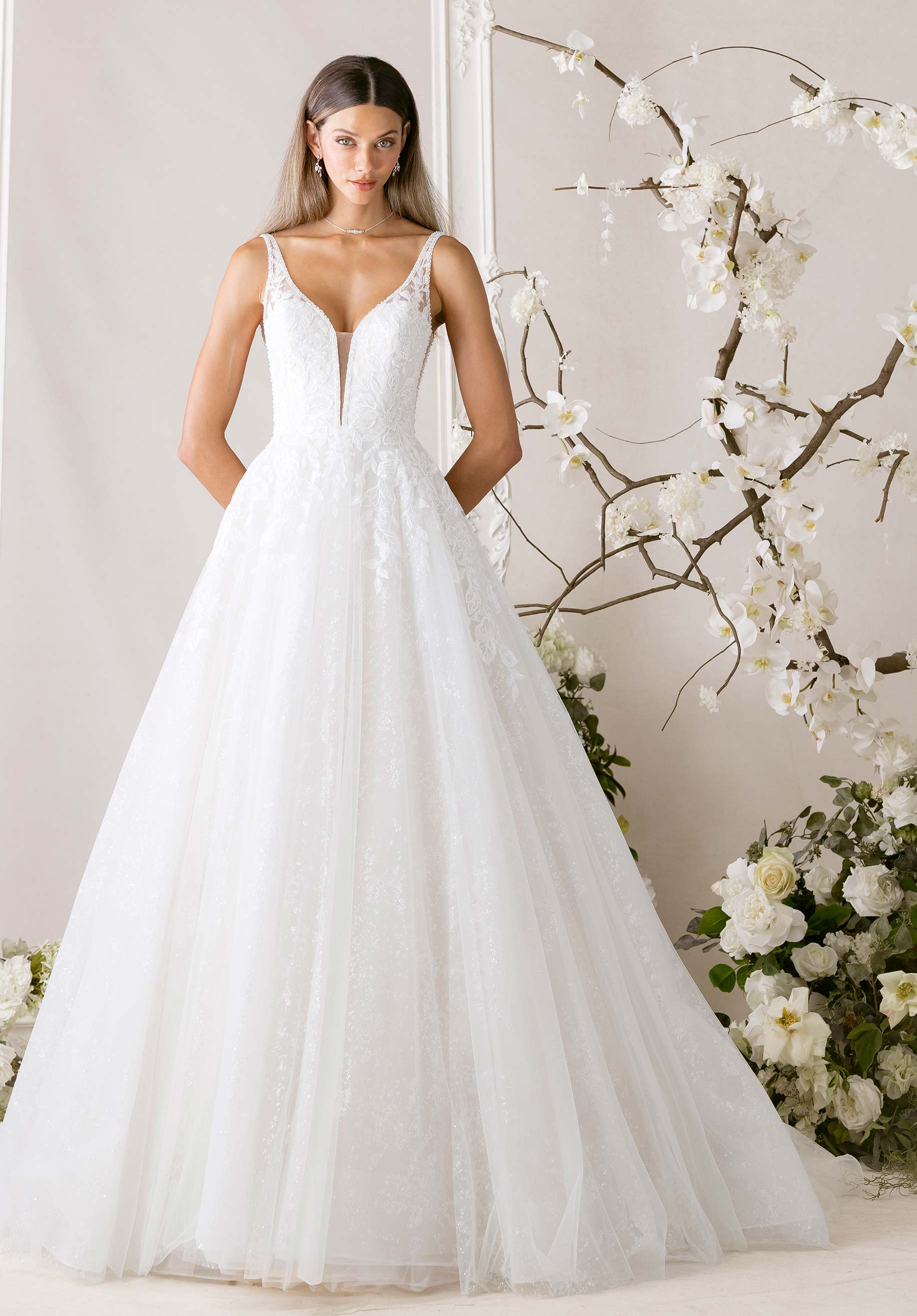 morilee-myrtha-brautkleid-ballkleid-mit-v-ausschnitt-und-glitzer-t-ll image 1