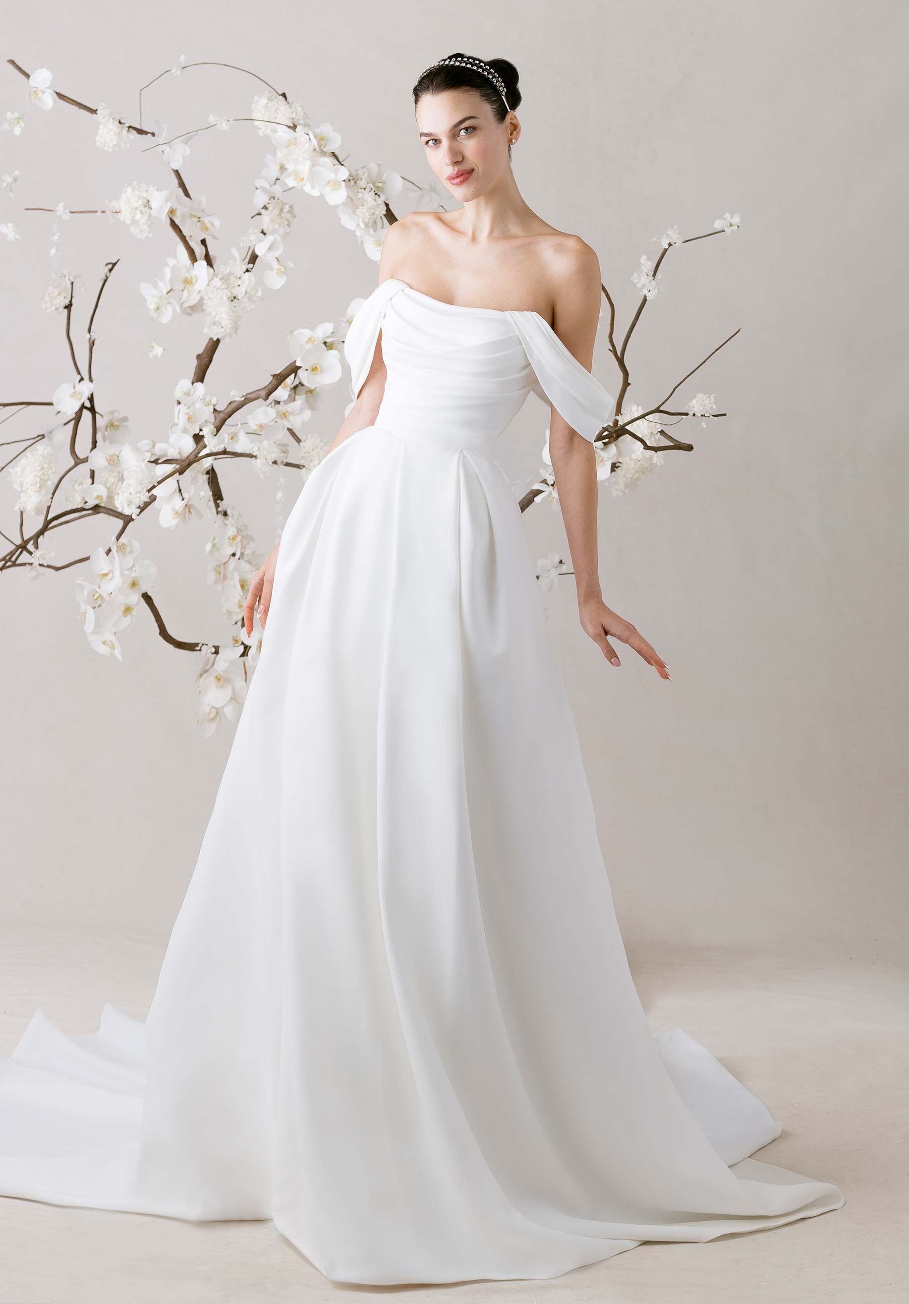 morilee-mirela-satin-brautkleid-a-linie-mit-schlitz-und-abnehm-rmeln image 1