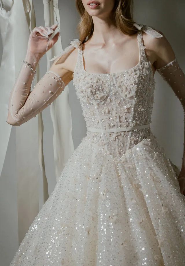 morilee-sequin-and-pearl-bestickte-handschuhe image 1