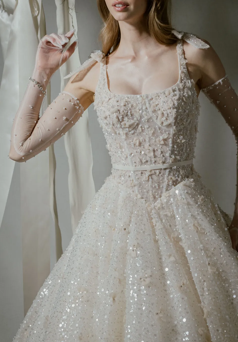 morilee-sequin-and-pearl-bestickte-handschuhe image 1