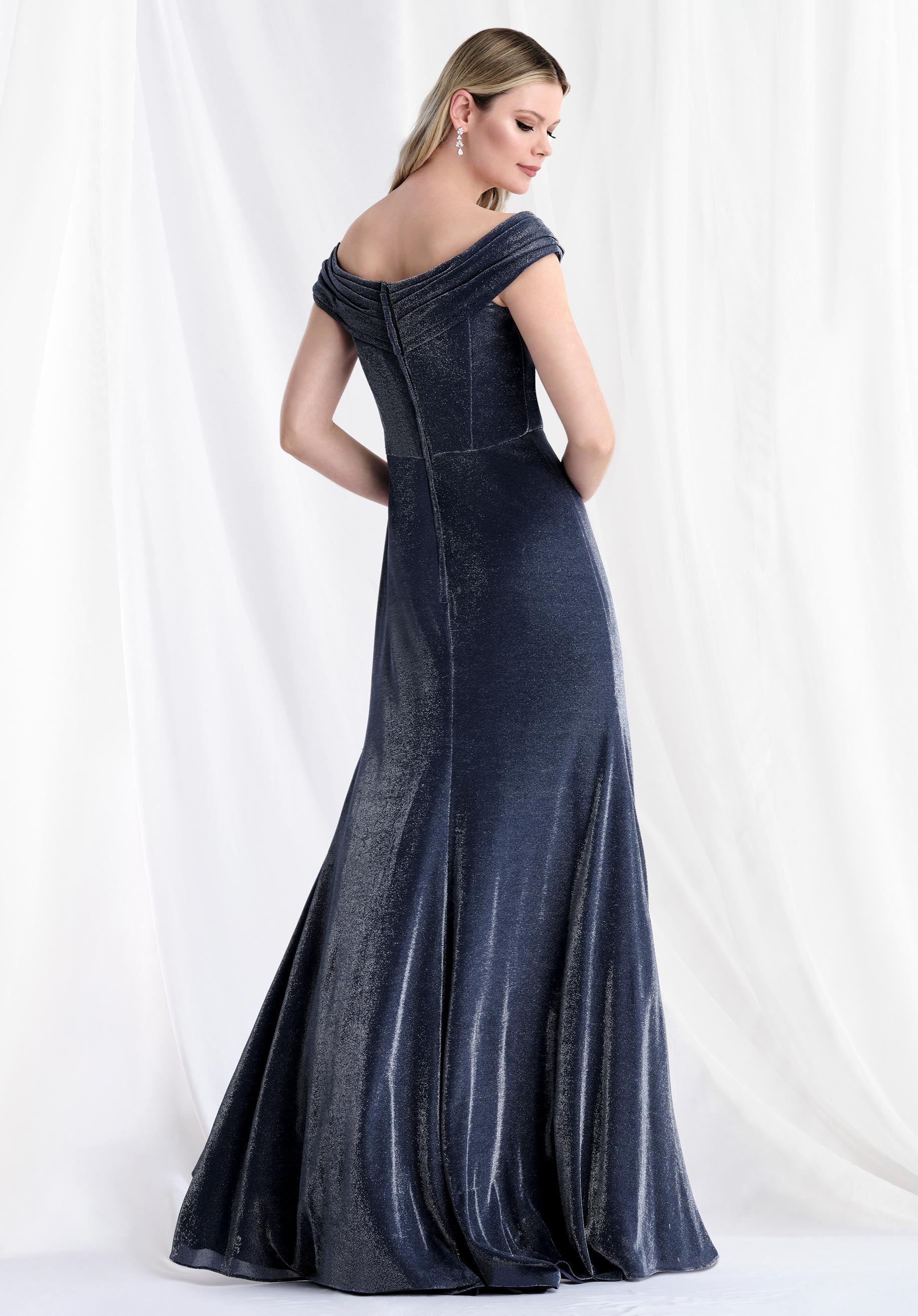 morilee-abendkleid-fit-and-flare-off-shoulder-shimmer-jersey image 6