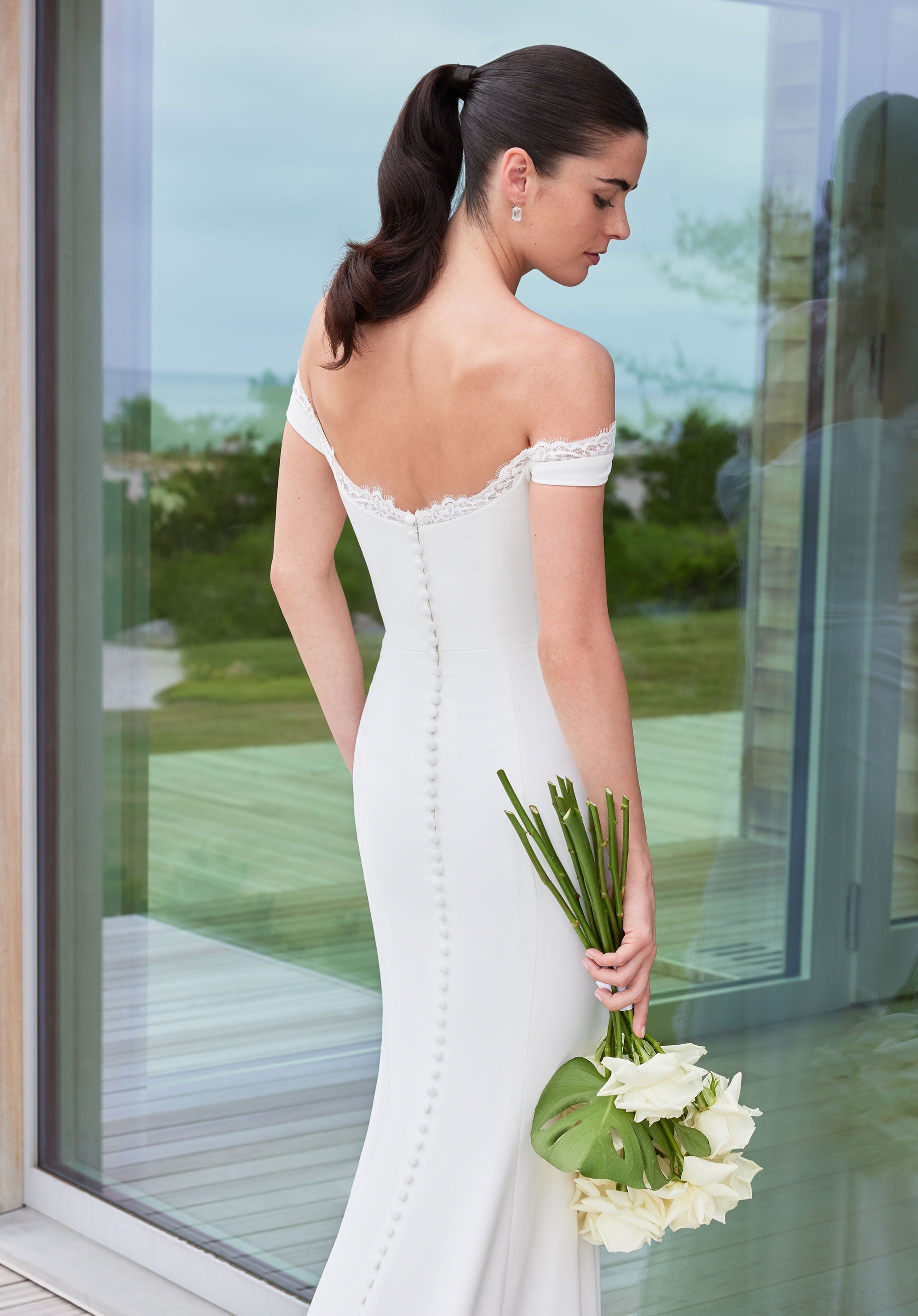 morilee-scottie-brautkleid-sheath-crepe-mit-off-shoulder image 8