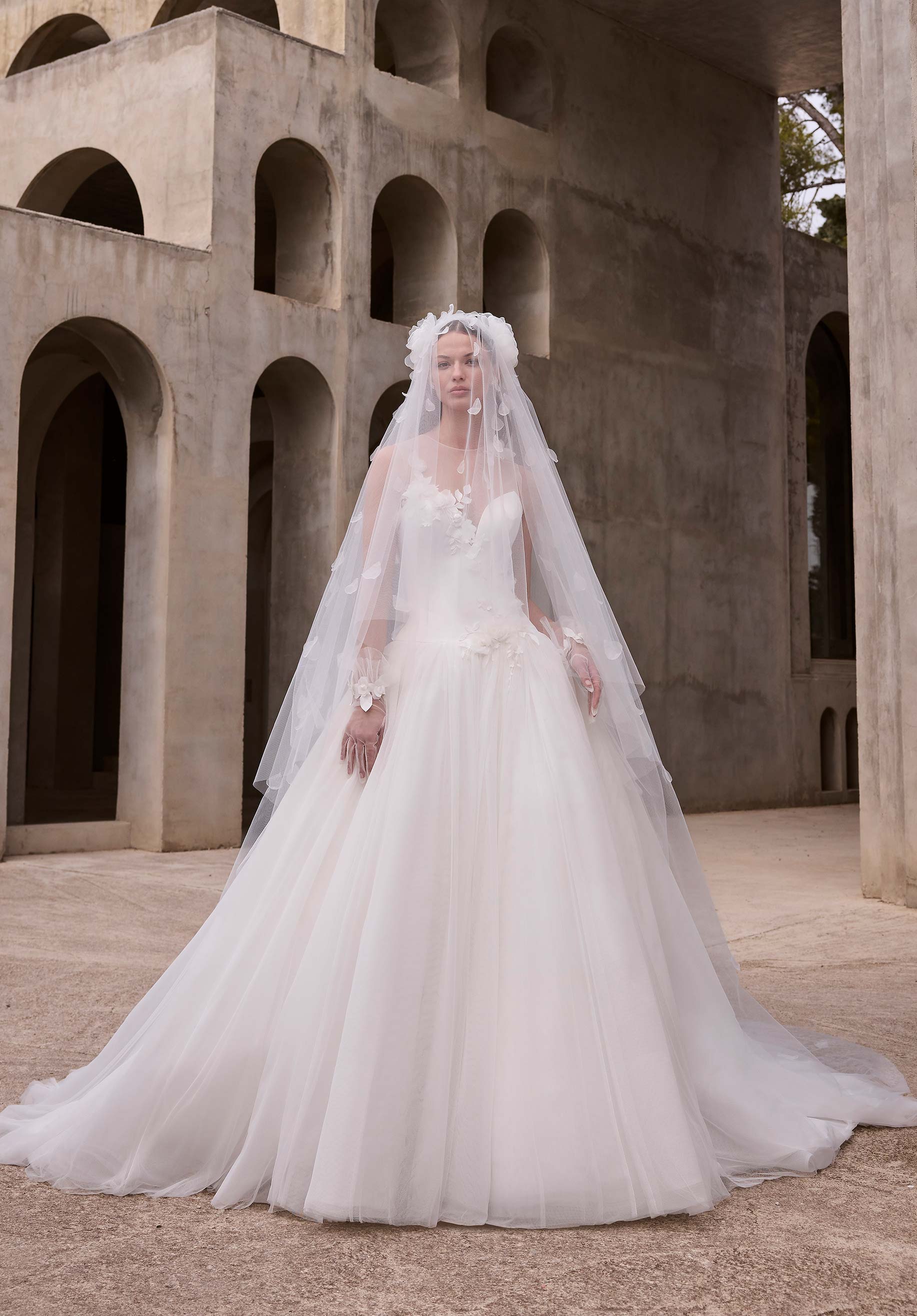 morilee-antheia-brautkleid-ballkleid-mit-mikado-oberteil-und-3d-bl-ten image 3