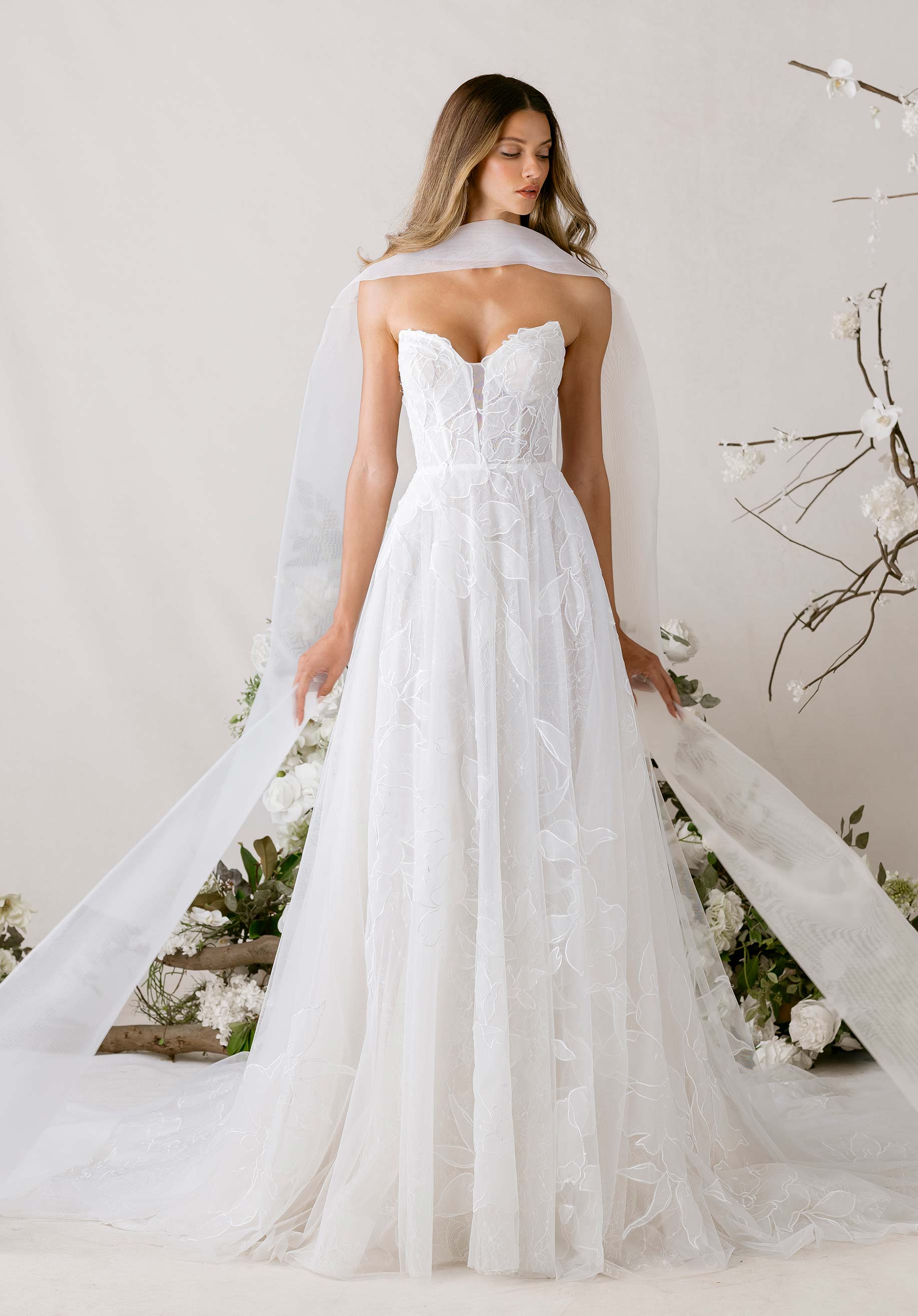 morilee-tendu-brautkleid-a-linie-mit-cat-eye-und-fl-gel-rmeln image 3