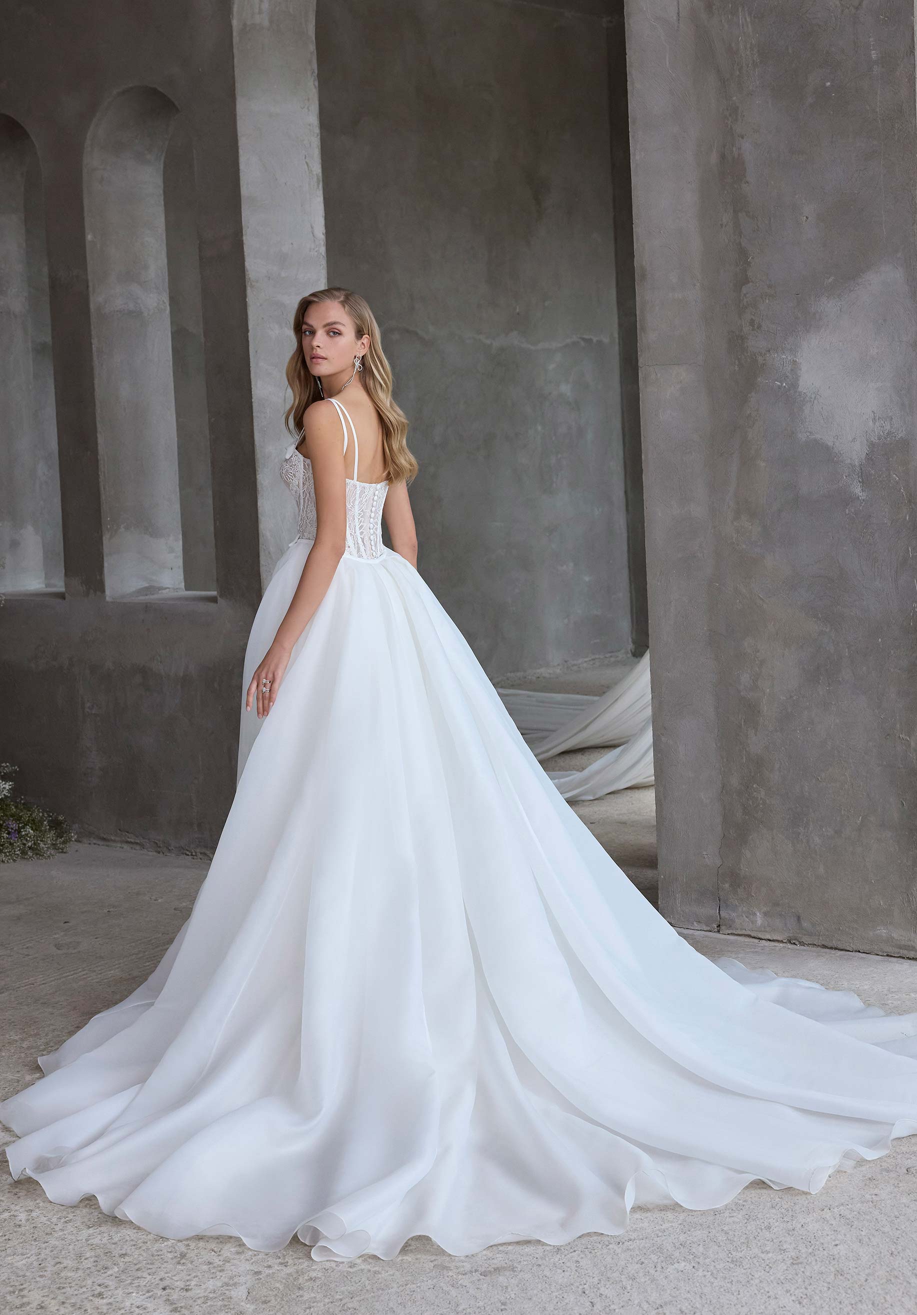 morilee-arty-brautkleid-mit-alen-on-spitze-und-organza-berrock image 8