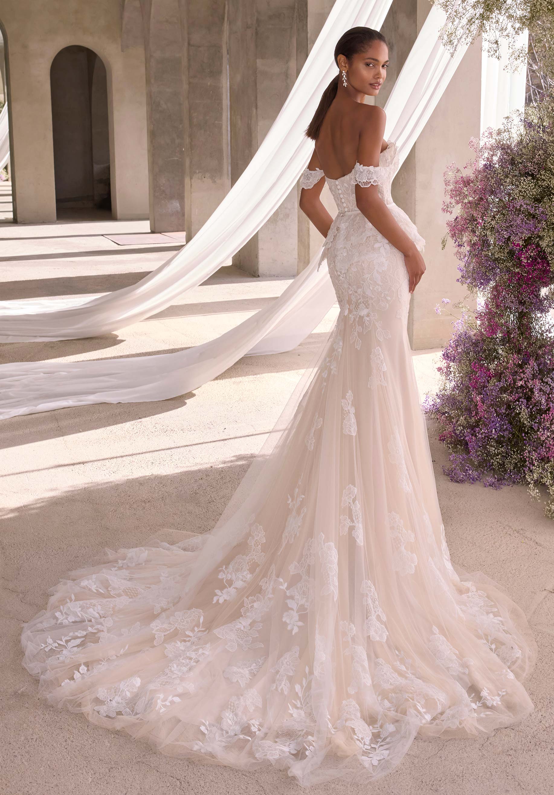 morilee-daphina-brautkleid-a-linie-mit-petal-oberteil-und-schleppe image 4