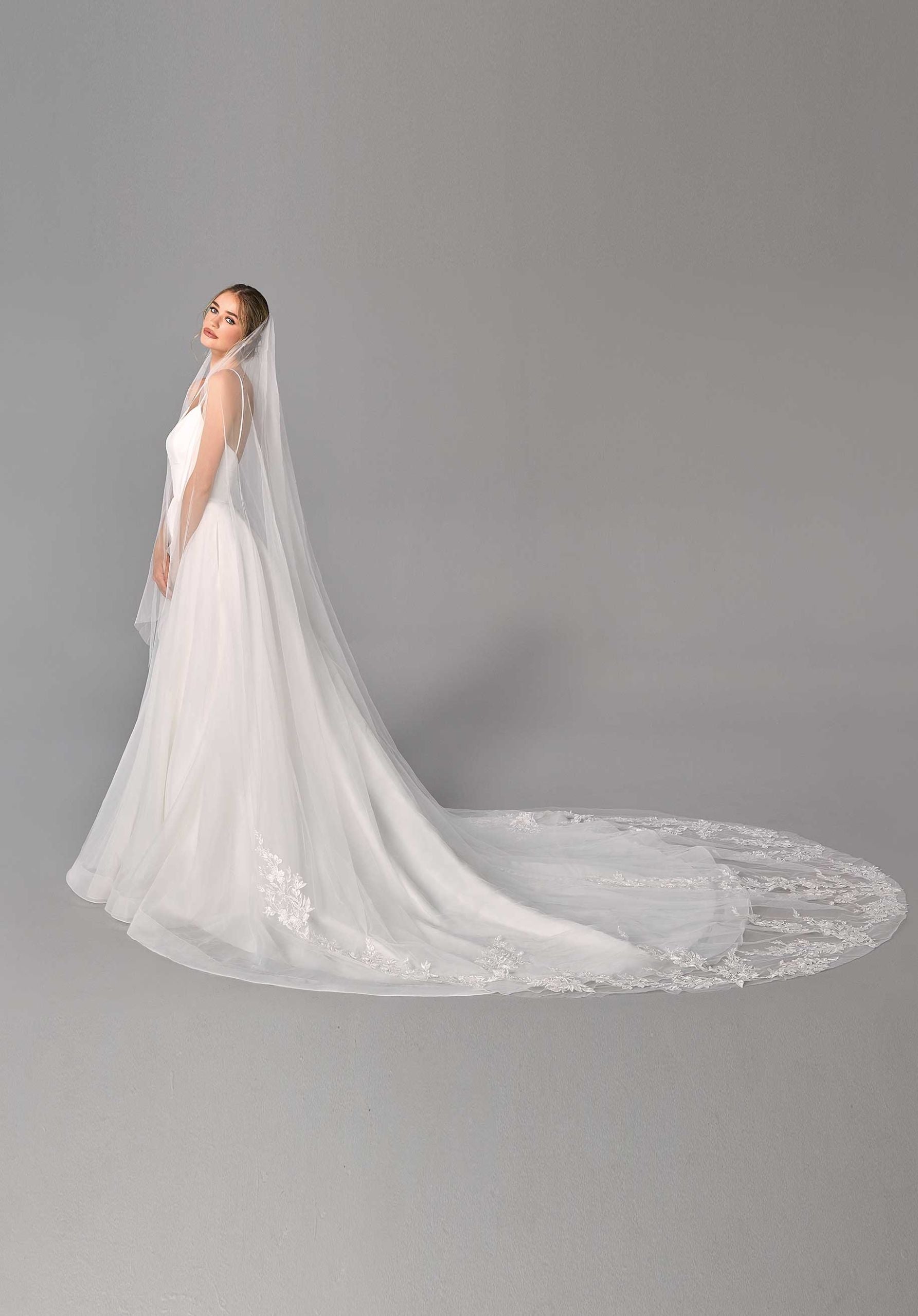 morilee-kathedralenschleier-botanical-frosted-lace image 1