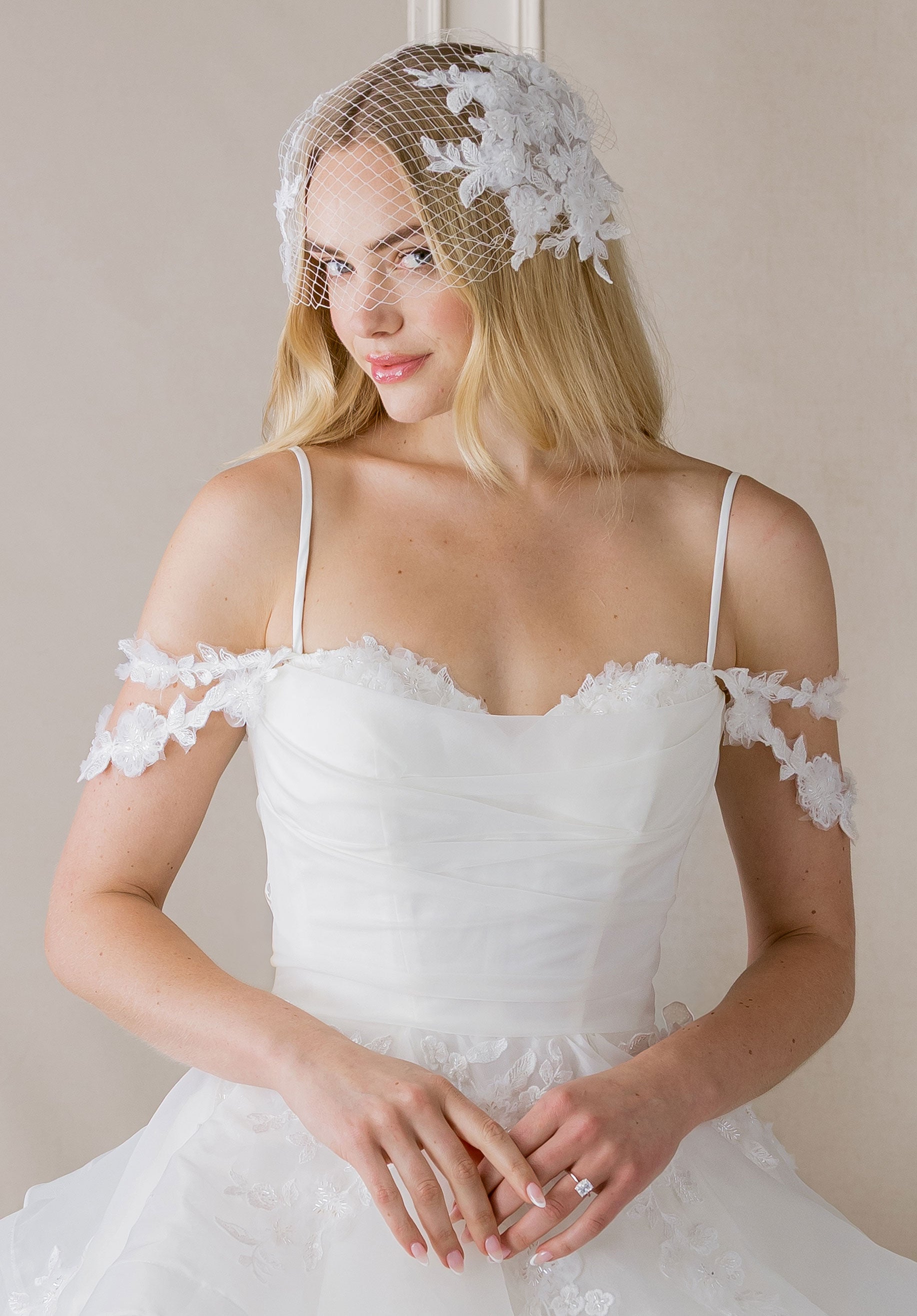 morilee-birdcage-schleier-mit-spitzenapplikation image 1