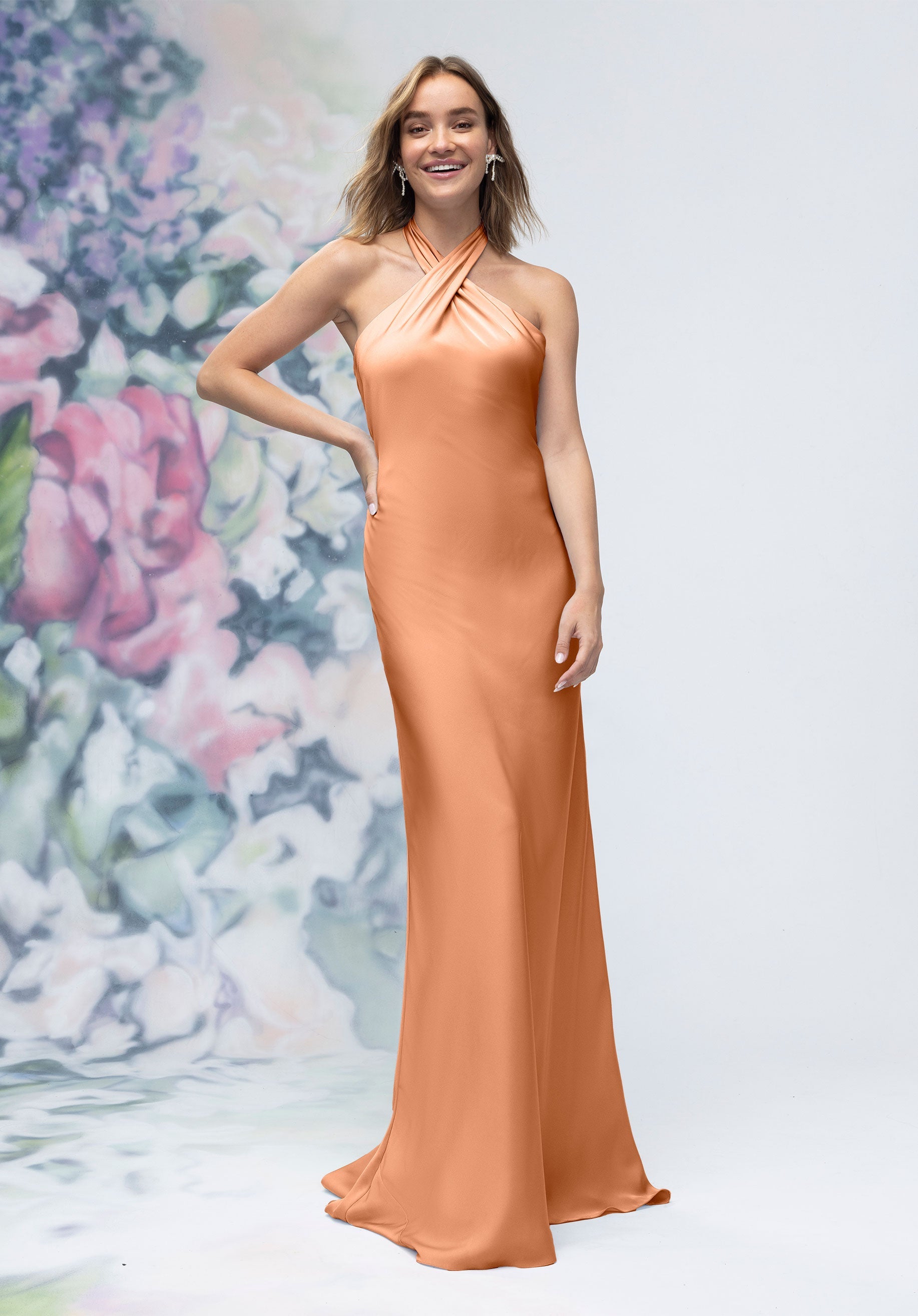 morilee-criss-cross-halter-brautjungfernkleid-luxe-satin-sheath image 7