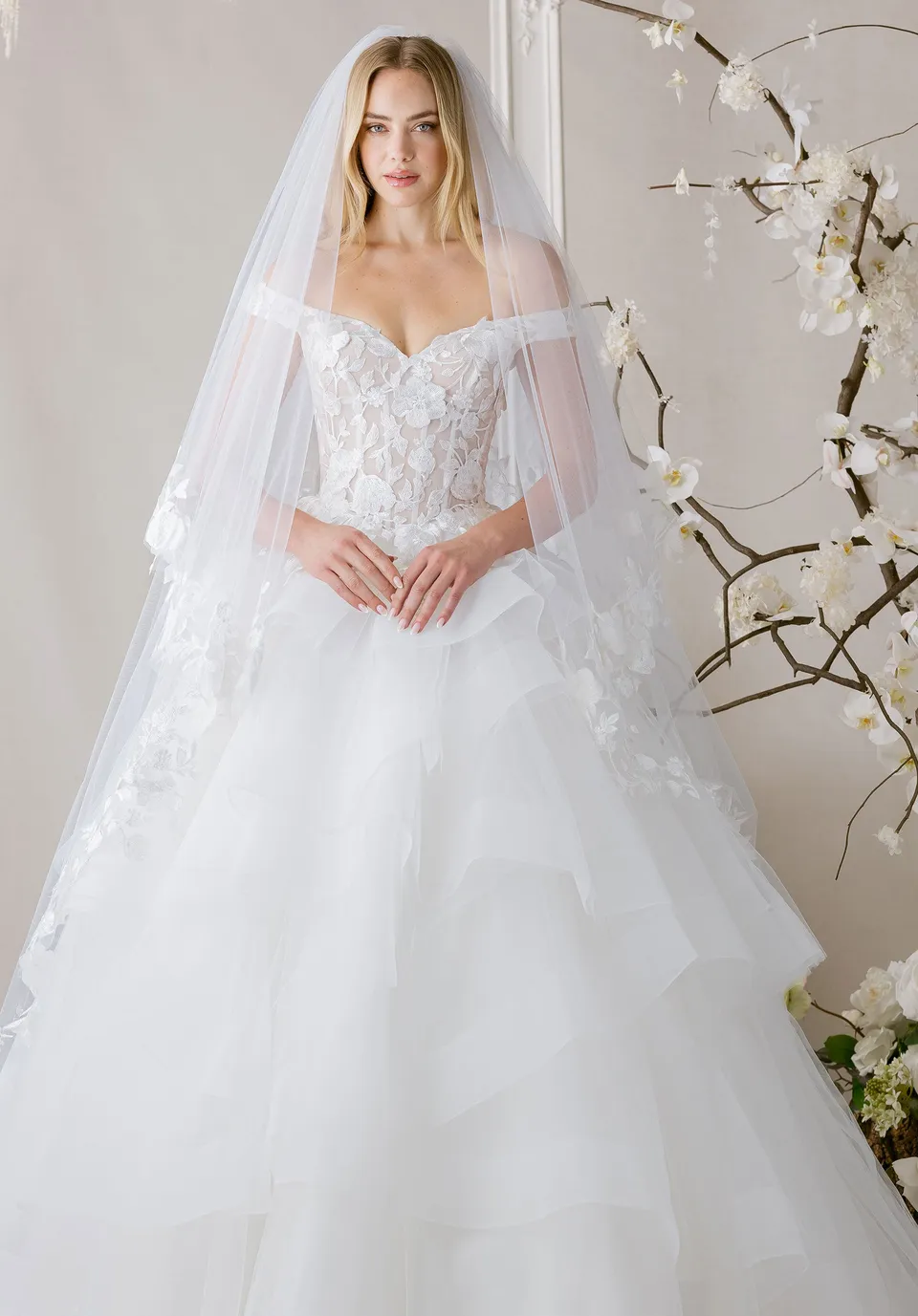morilee-threadwork-brautschleier-kathedrale-mit-blusher-bestickt image 1