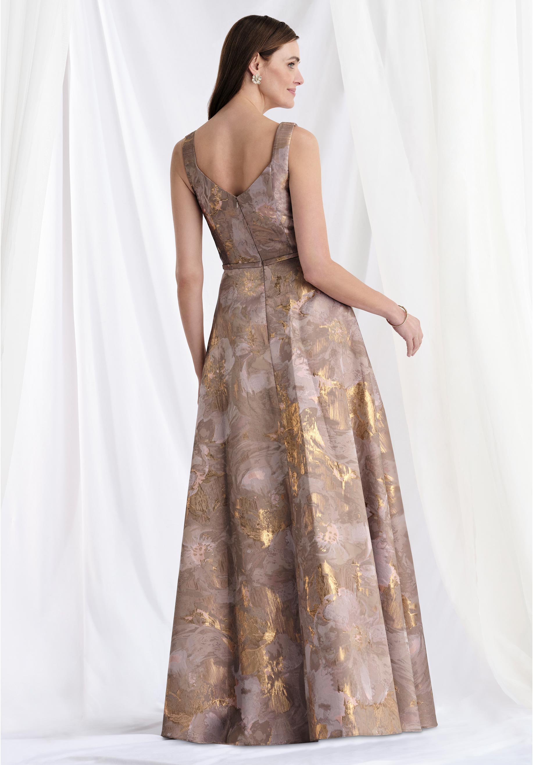 morilee-brokat-a-linie-abendkleid-mit-square-neck-und-perlenbl-ttern image 6