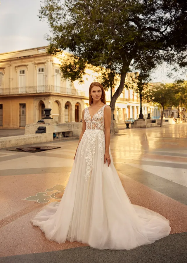 gbs-herve-paris-bridal-lola-z-brautkleid-libre-collection image 1