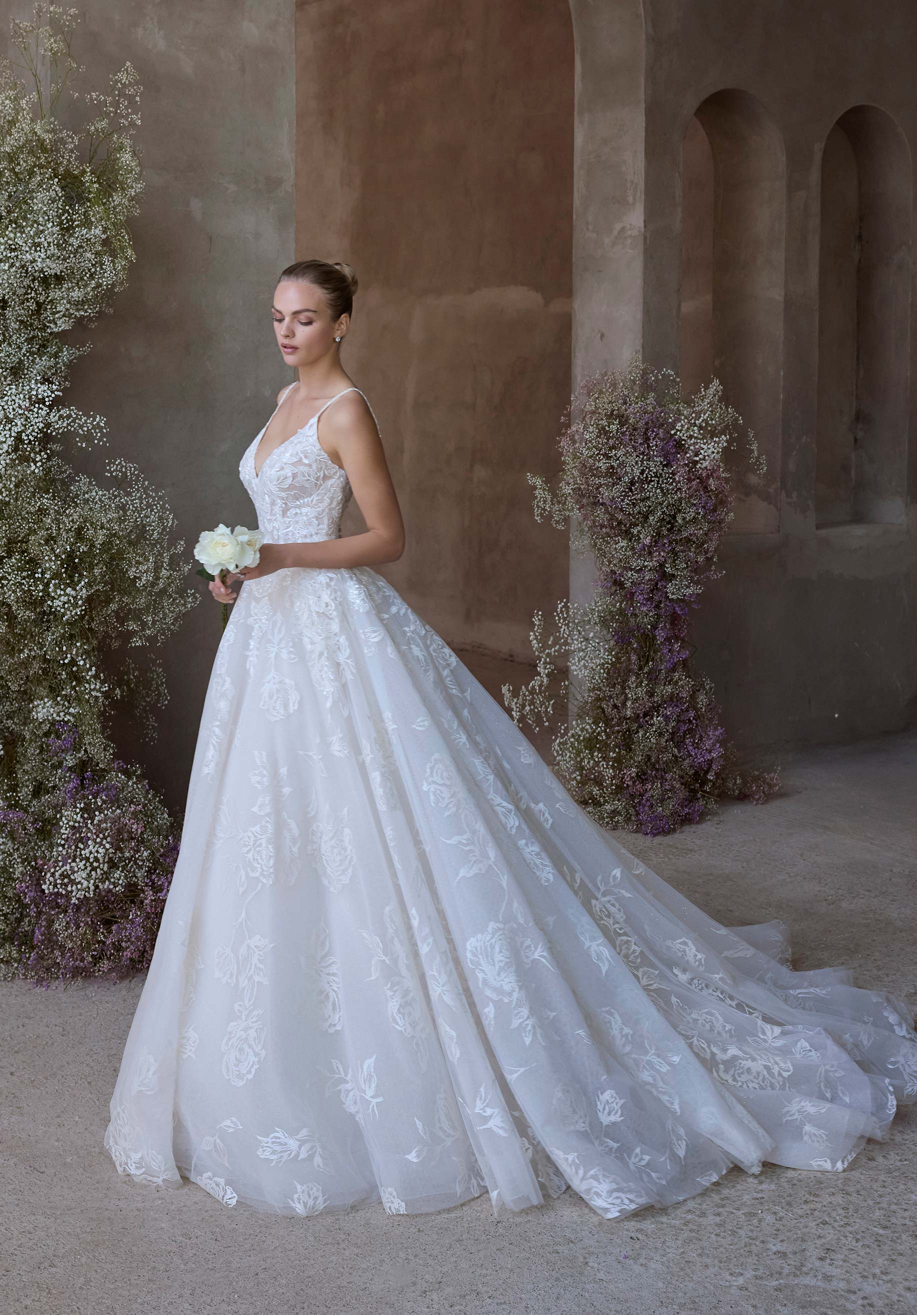 morilee-rosie-brautkleid-ballkleid-rosen-organza-v-ausschnitt image 1