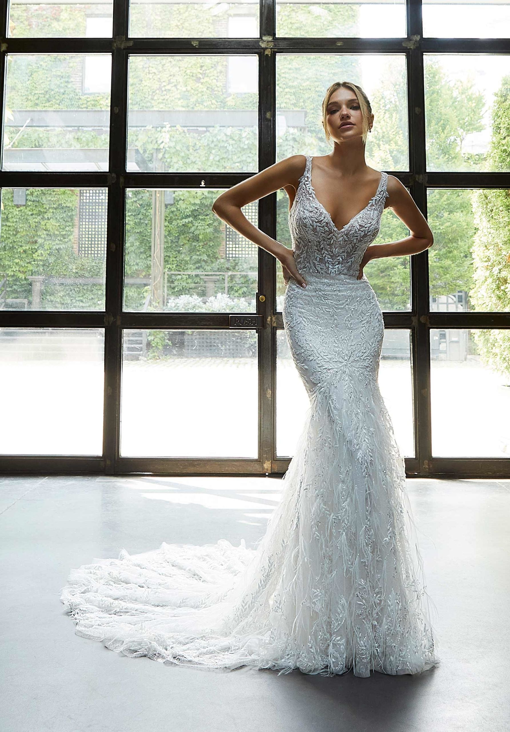 morilee-hera-brautkleid-mermaid-stickerei-federn image 3