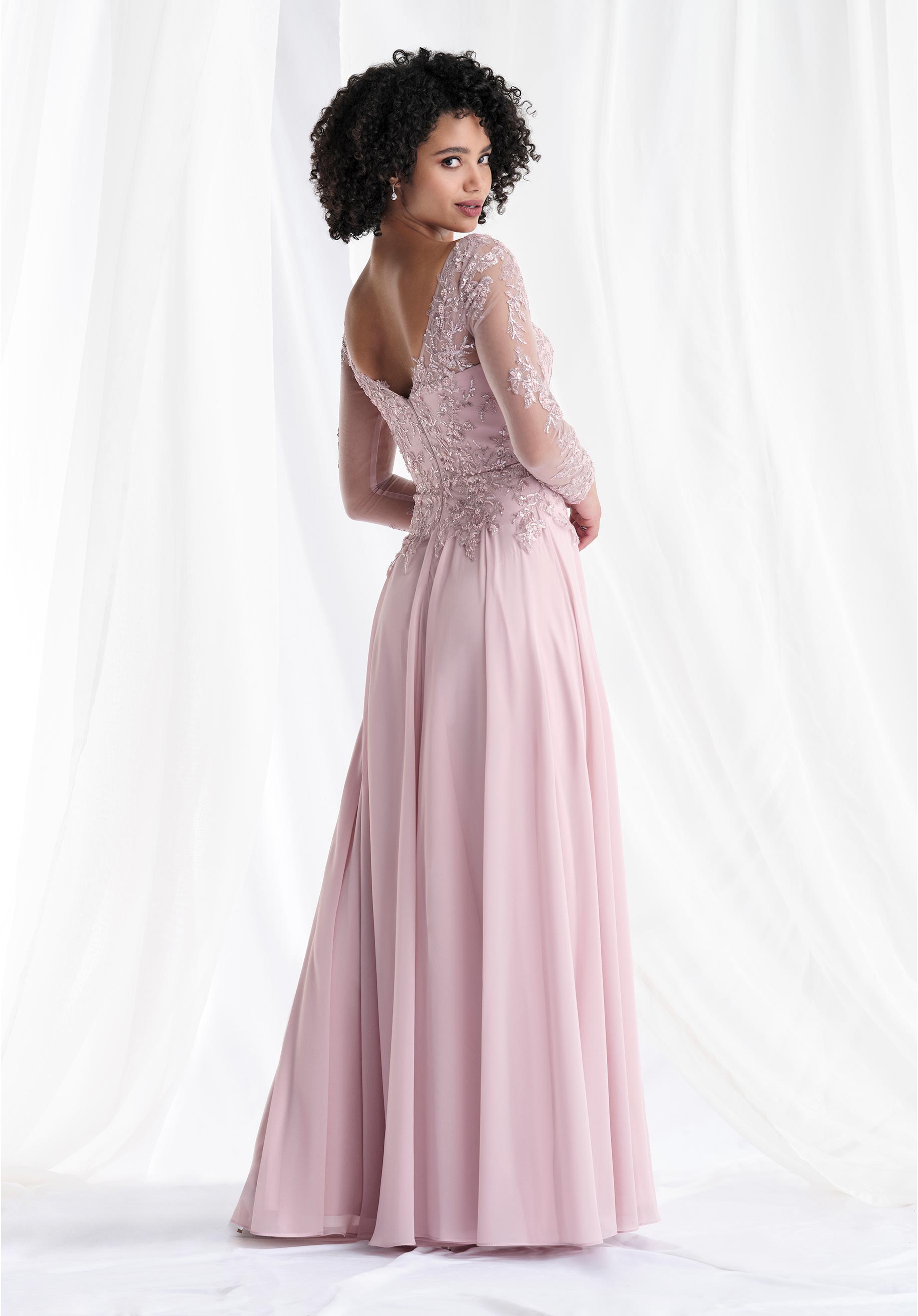 morilee-abendkleid-a-linie-chiffon-mit-illusions-perlenapplikation image 7